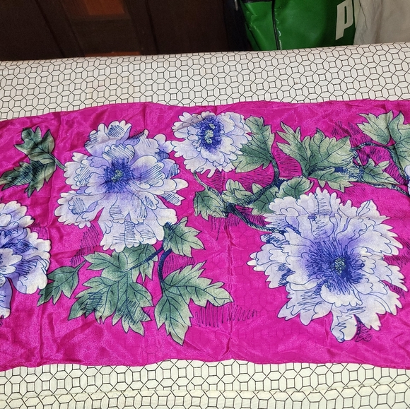 Designer scarfs - Picture 11 of 16